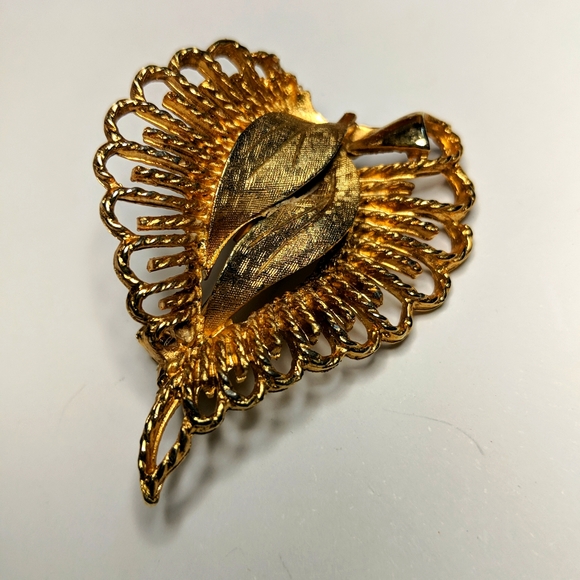 Vintage Cut-out Brooch unsigned - Picture 1 of 4